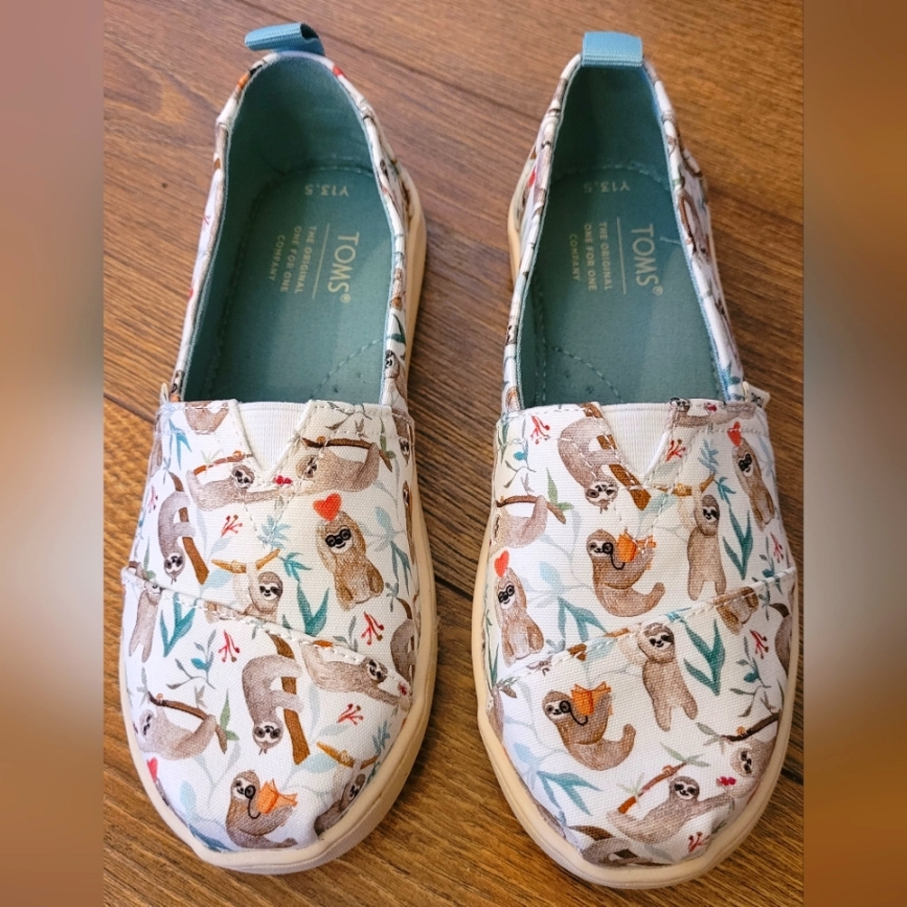 NEW Kids Toms alpargata slip on canvas sloth print shoes 13.5 NWOT